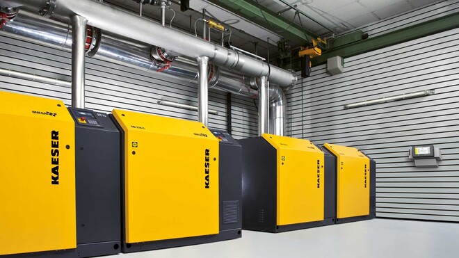 Forgódugattyús fúvó állomás a KAESER KOMPRESSOREN cégtől.