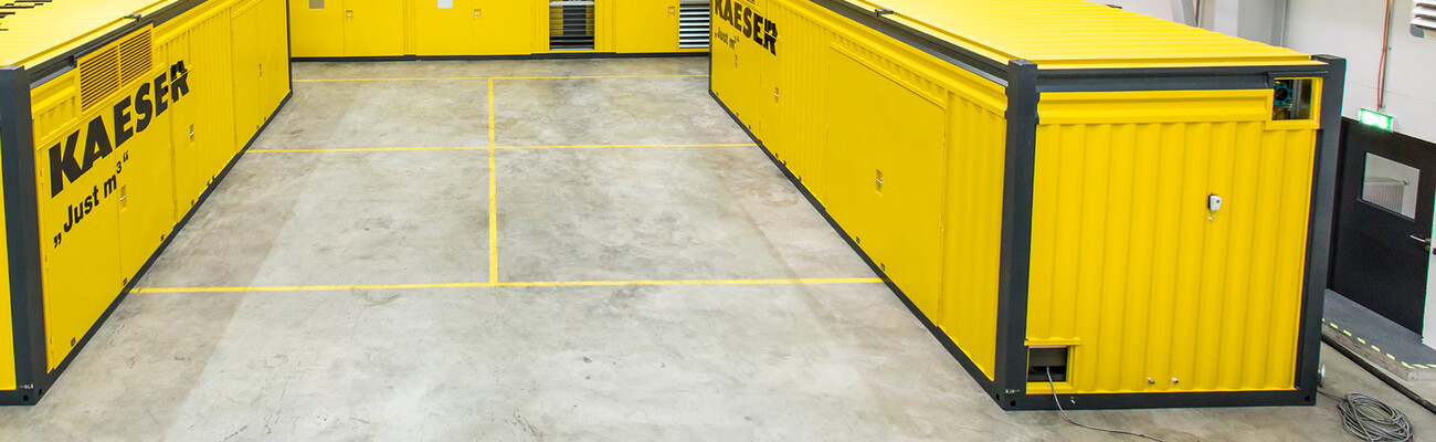 Három Kaeser Kompressoren sűrített levegő konténerállomás Linzben.