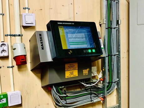 A SIGMA AIR MANAGER 4.0 vezérli a kompresszorállomást és gondoskodik az egyenletes kihasználtságról.