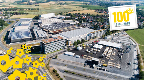 100 éves vállalati jubileum nyitott nappal, üzemlátogatással és a dolgozók számára szervezett céges ünnepséggel Coburgban, a KAESER KOMPRESSOREN-nél.