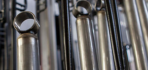 Nyersanyag a ZF Friedrichshafen lökésgátlóihoz