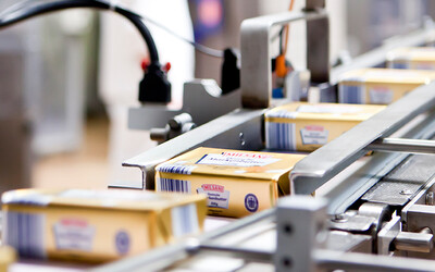 „Made in Germany” sűrített levegő. A Molkerei Ammerland a KAESER által kínált hővisszanyerő rendszer segítségével fejleszt.