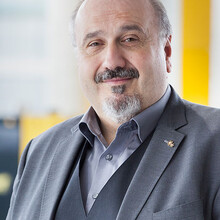 Ralf Hereth szakértő a kompresszorvezérlésről beszél.