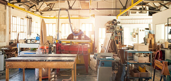 Sűrített levegős kompresszorok a kézműves műhelyben és a kereskedelemben – a KAESER KOMPRESSOREN innovatív, biztonságos és hatékony technológiát kínál minden sűrített levegős alkalmazáshoz.